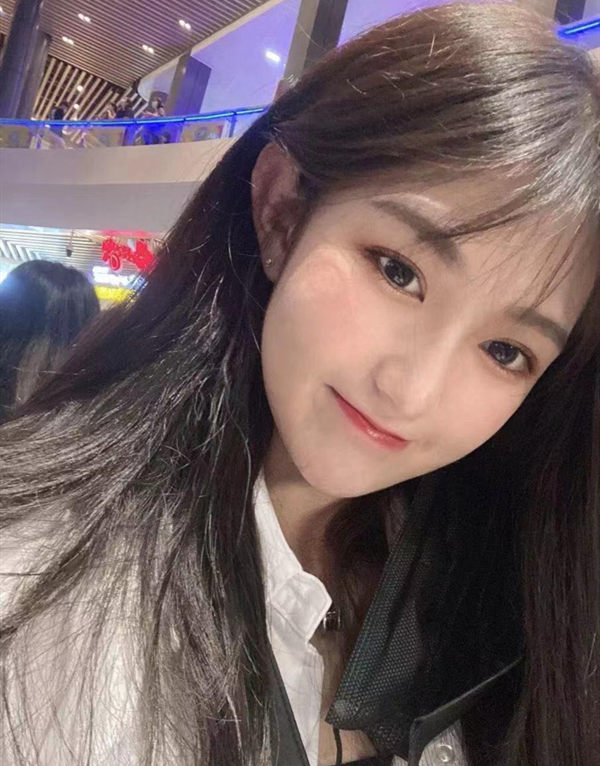 温哥华外围女大学生